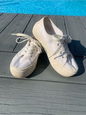 Target A New Day Women’s Low-Top platform Canvas Sneakers size 6